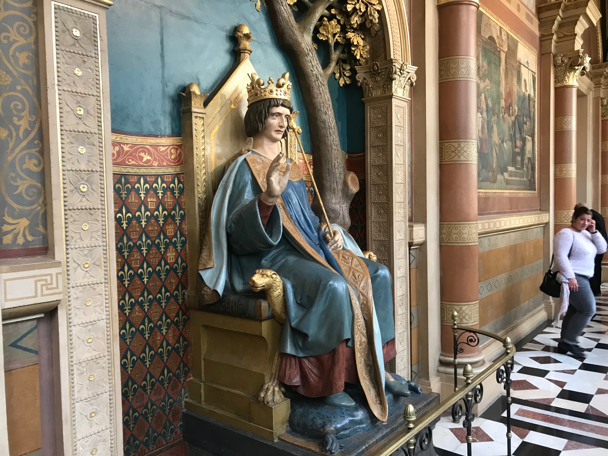 Statue Saint-Louis, galerie Saint-Louis de la Cour de cassation