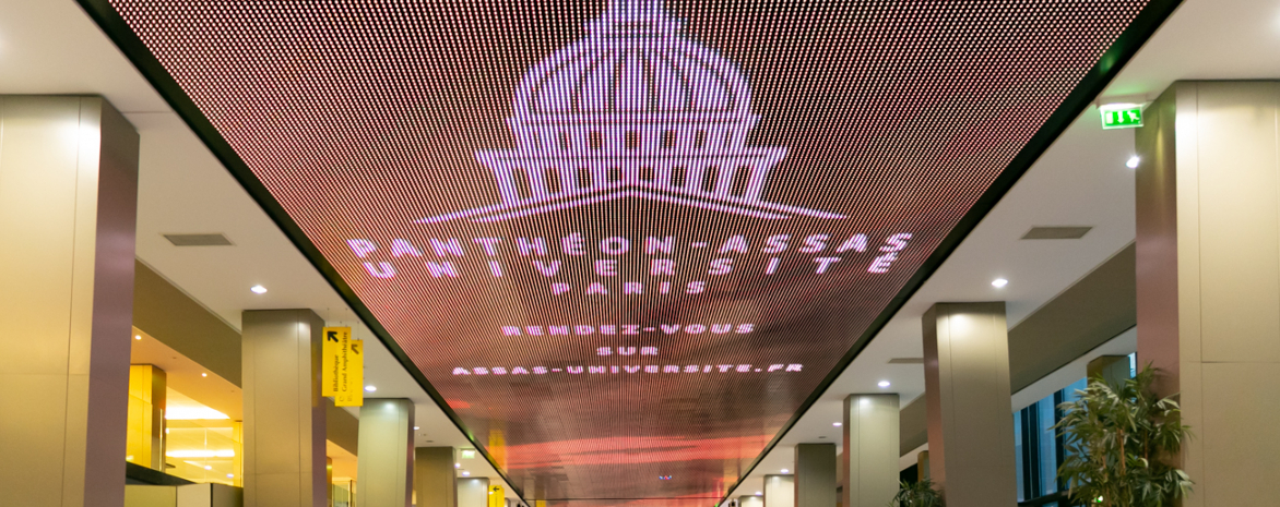 hall du centre assas - nouveau logo EPEx diffusé sur plafond